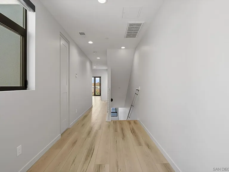 107 Daisy — Photo 19