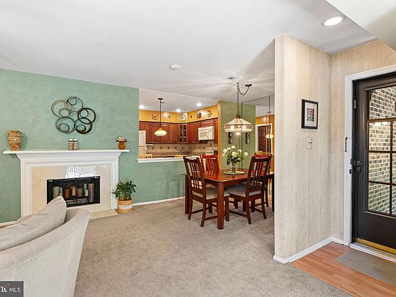 5th image of 84 W Bluebell Ln