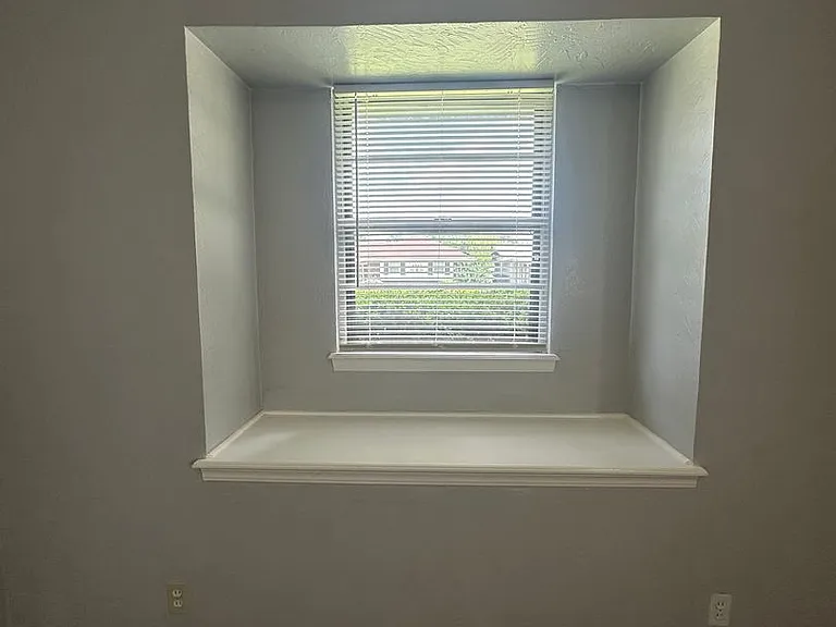 4844 Woodview Dr — Photo 41