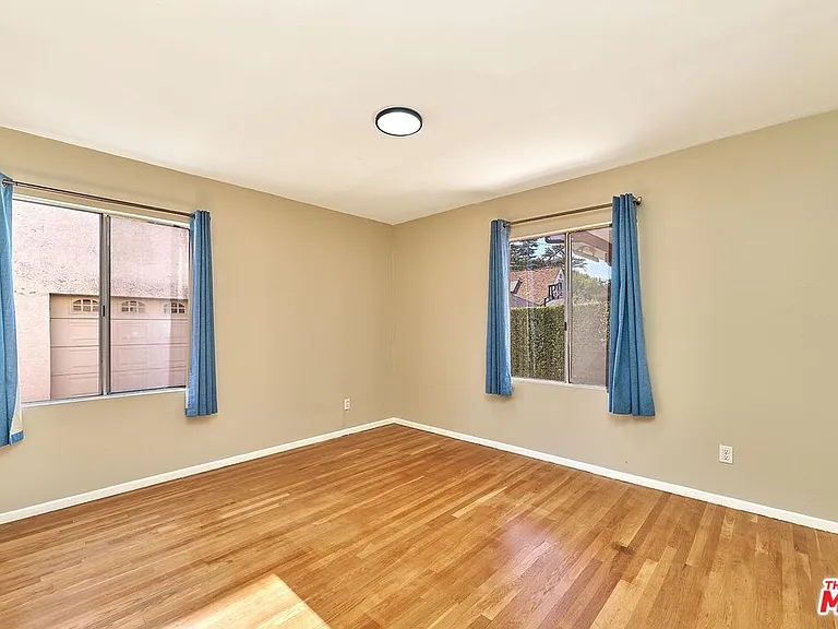 429 S Orange Dr — Photo 32