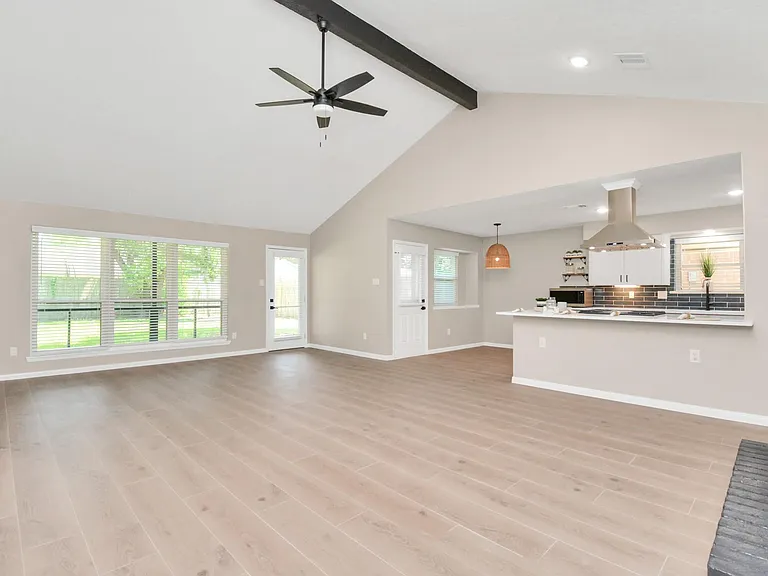 10550 Emnora Ln — Photo 5