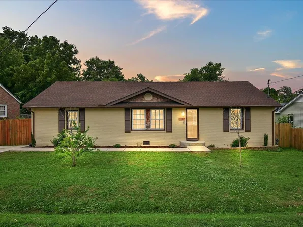 1502 Lawndale St, Fayetteville, TN 37334