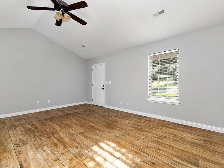 607 Winterway Dr — Photo 4