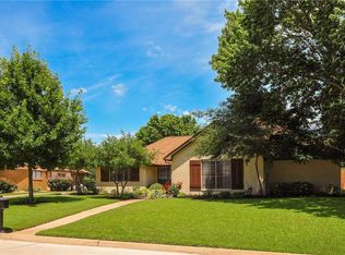 1610 Meadow Crest Ln, Mansfield, TX 76063