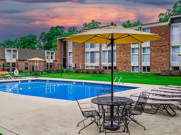 2nd image of 3043 Fountain Cir #2963E