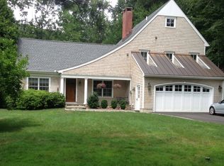 12 Harriet Ln E, Darien, CT 06820