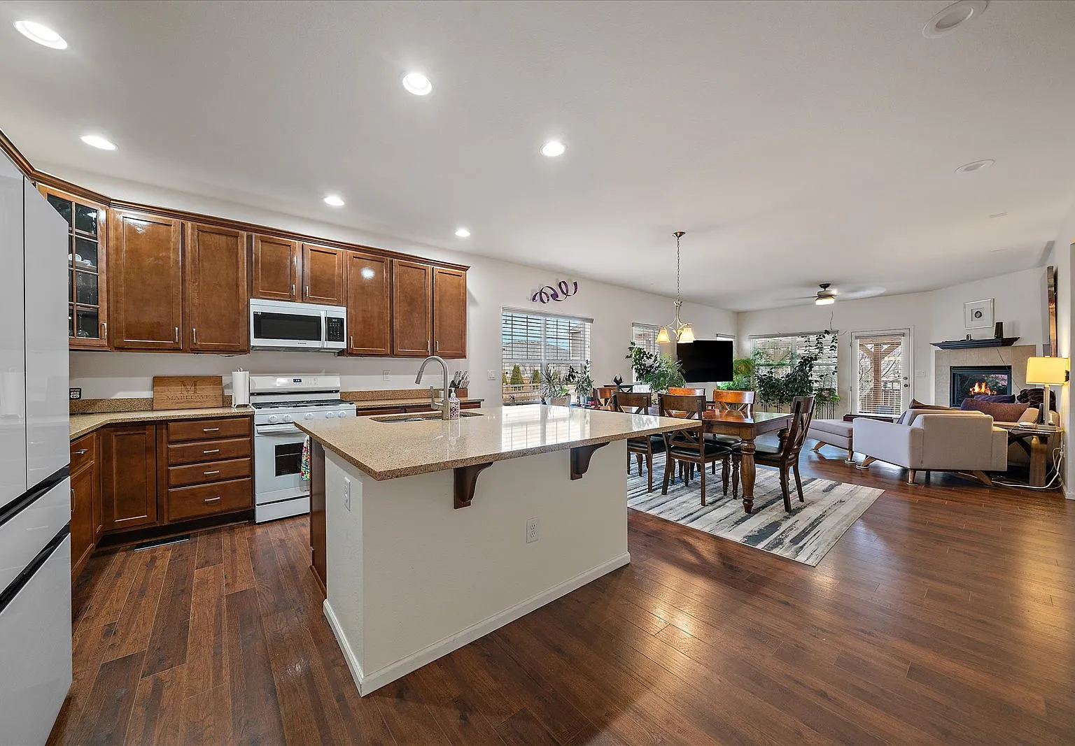 4 bed, 3480 sqft, $3,700 — Photo 4
