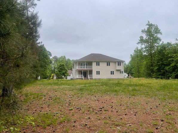 111 Moon Dr, Moon, VA 23119