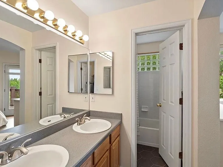 4276 S Eldridge St #202 — Photo 16
