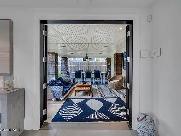 985 Ocean Ave — Photo 159