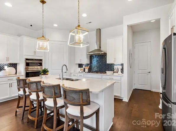 5068 Duval Cir, Tega Cay, SC 29708