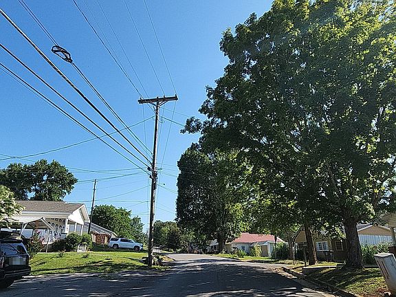 4th image of 1000 Jackson Ave N