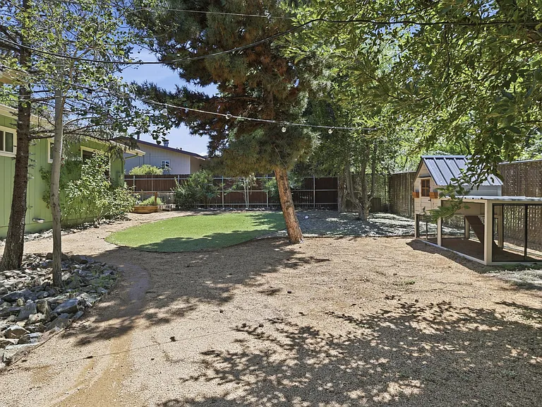 1978 Catalpa Cir — Photo 11