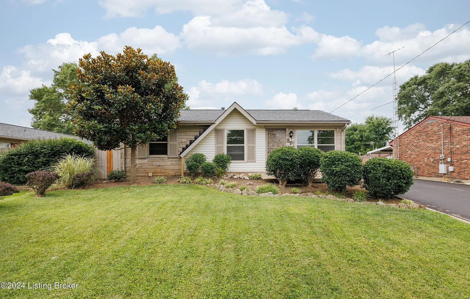 891 Hillview Blvd photo 1