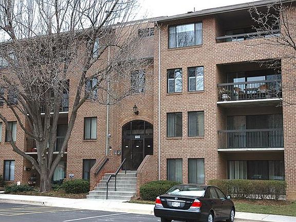 2nd image of 5815 Edson Ln #3