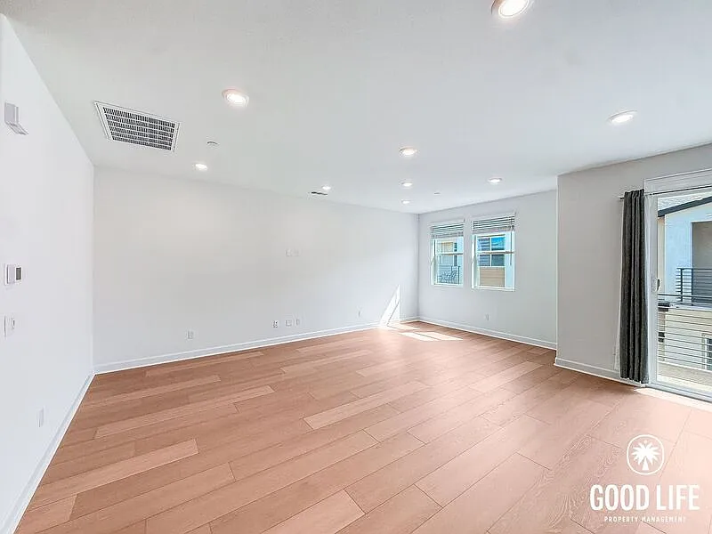 2 bed, 2.0 bath, 1645 sqft, $4,250 — Photo 3