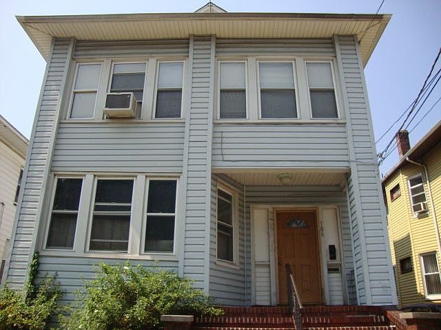 2nd image of 106 E 33rd St