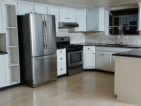 3rd image of 2551 W Jeffery Ct