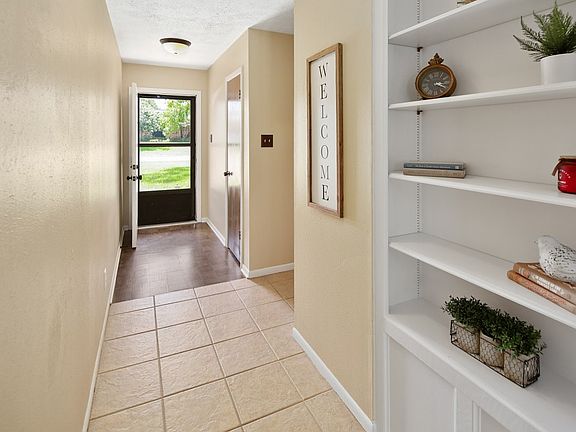 3rd image of 1221 Haley Pl