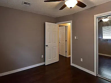 123 SE Surrey Ln — Photo 10