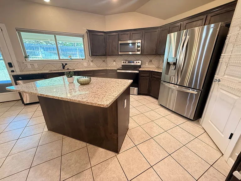 1412 Justice Dr — Photo 5
