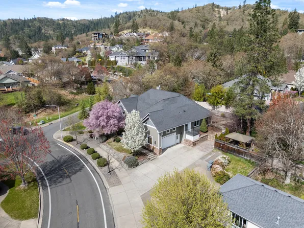 1868 NW F St, Grants Pass, OR 97526