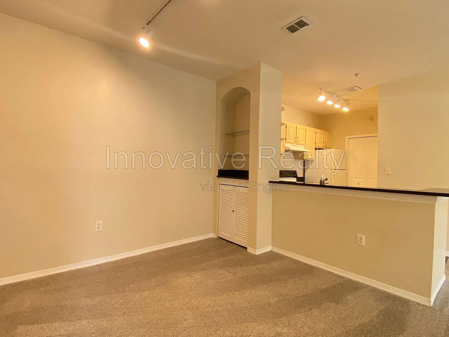 2 bed, 2.0 bath, 1048 sqft, $1,595 — Photo 2