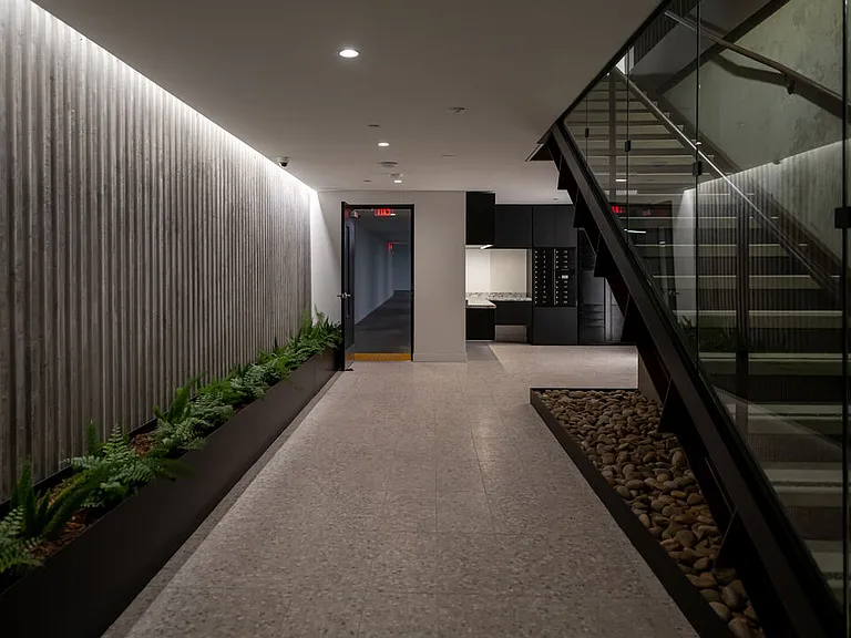 1264 N Harper Ave #Penthouse 1 — Photo 15