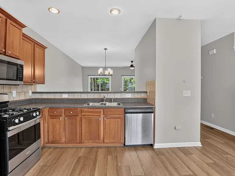 730 Celeste Ln SW — Photo 8