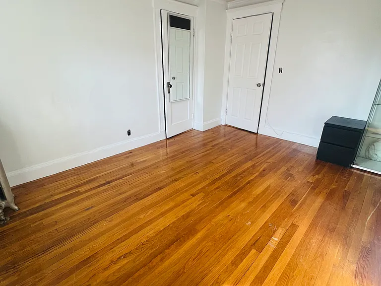 Room "K" - $1200