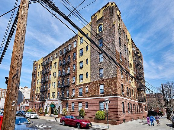 5th image of 2357 31st Dr APT 1F