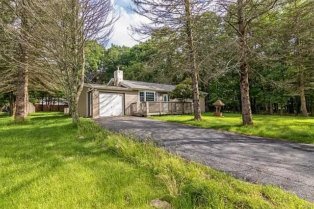 444 Mountain Rd photo 1