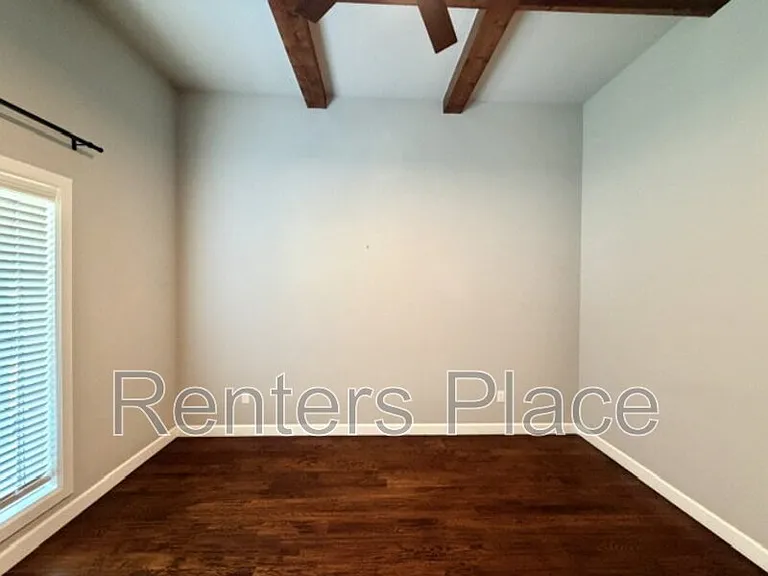 803 E Delmar Pl — Photo 2