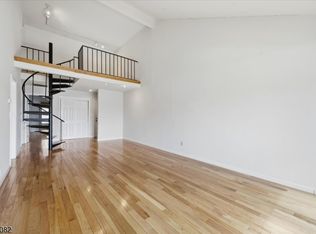 28 Sunrise Dr, Long Hill Twp., NJ 07933