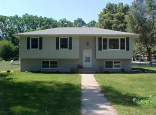 4777 28th Ave, Lake Station, IN 46405