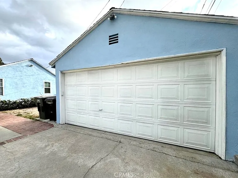 141 W Fairview Ave — Photo 4