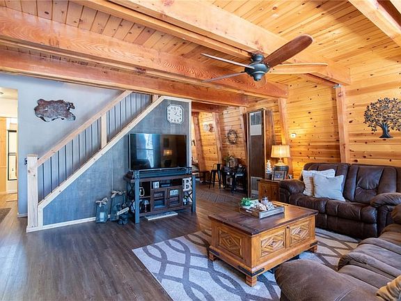 5th image of 842 Leonard Ln