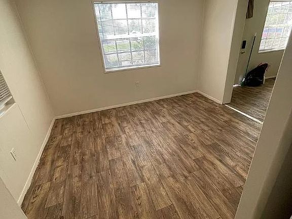 4th image of 1727 W Perio St