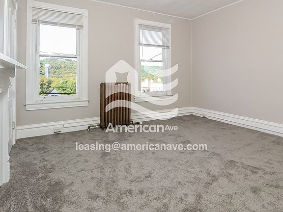 1126031_002_wm_-_living_room_13182924.jpg