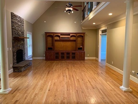 2nd image of 5014 Windsor Ct