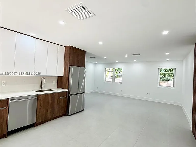 524 NE 65th St #2 — Photo 6