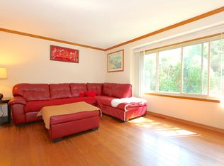 4 Maple Island Rd, Burnsville, MN 55306