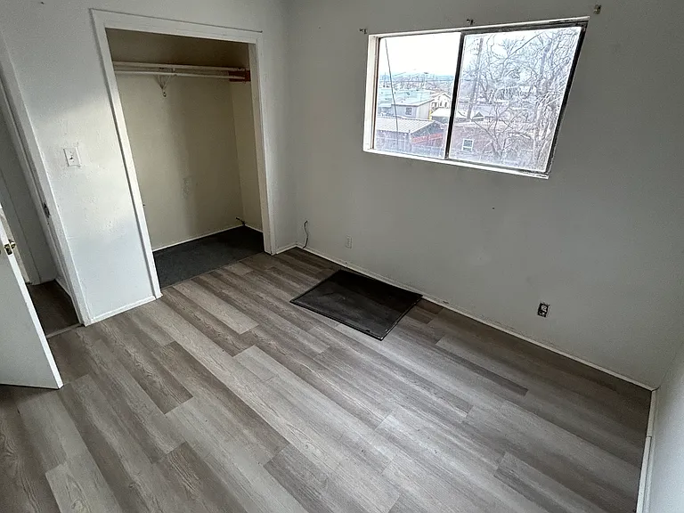 524 Vermont St NE #D — Photo 5