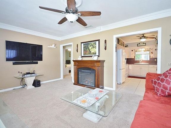 5th image of 1303 E Knollwood St