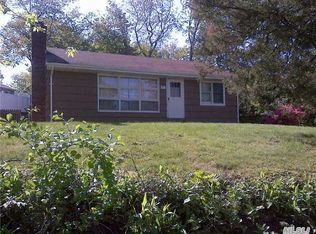 95 Dawn Rd, Rocky Point, NY 11778