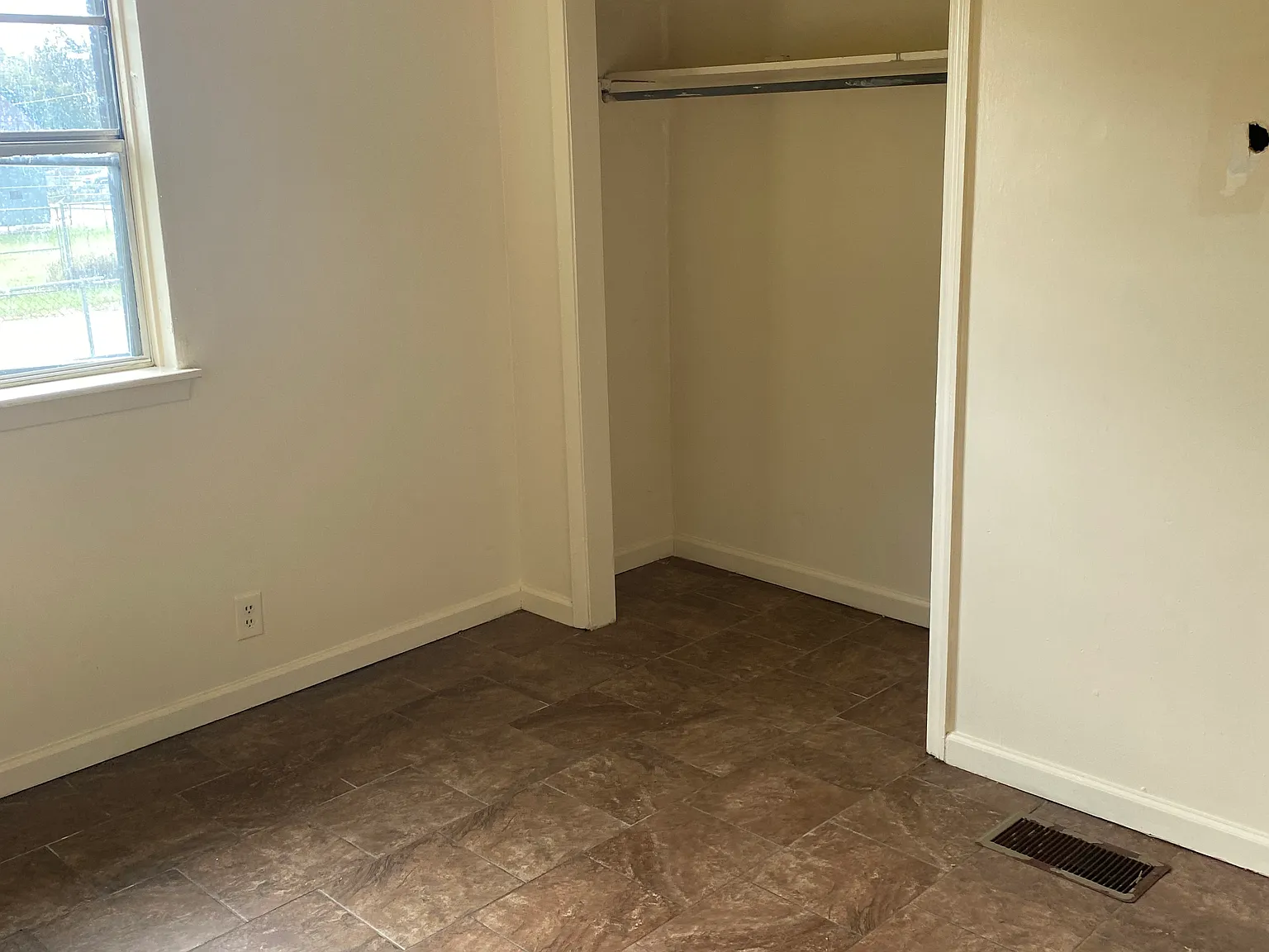832 S Lilly St — Photo 2