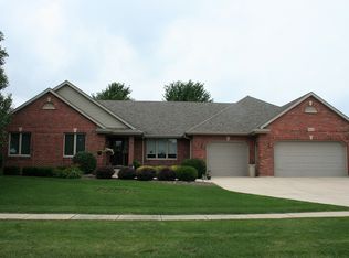 1951 Parkside Dr, Sycamore, IL 60178