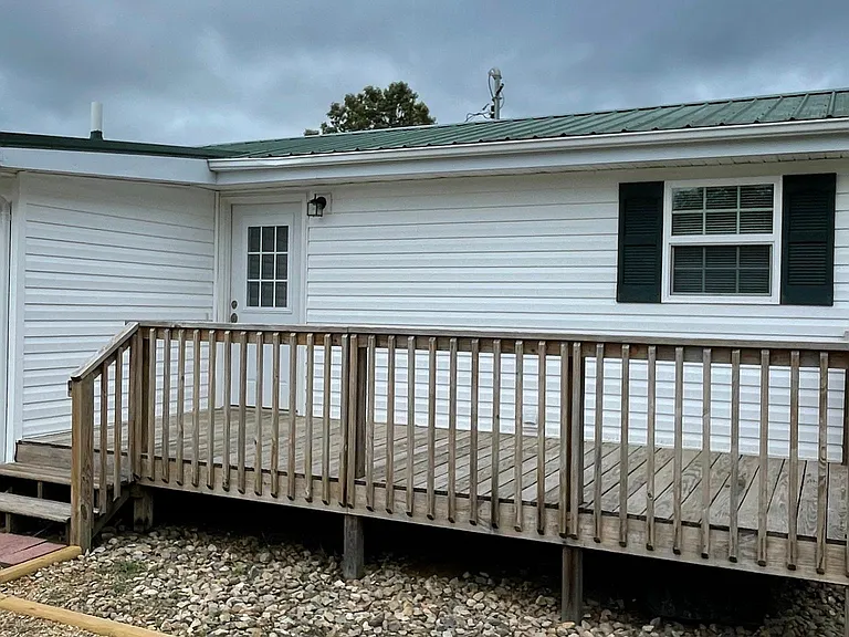 Back/side deck and entrance