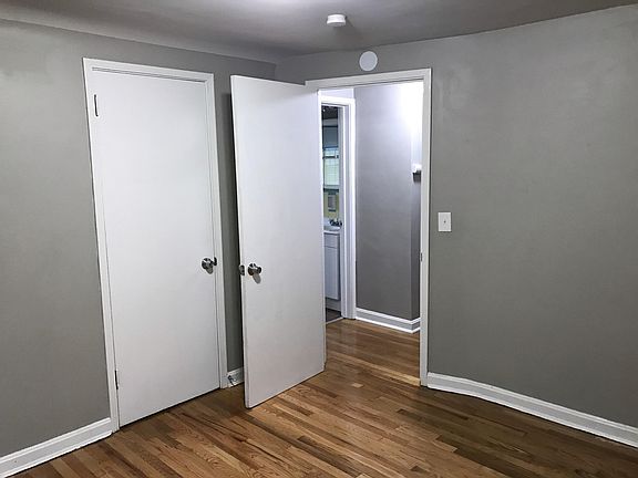 2nd image of 4001 Tamworth Cir