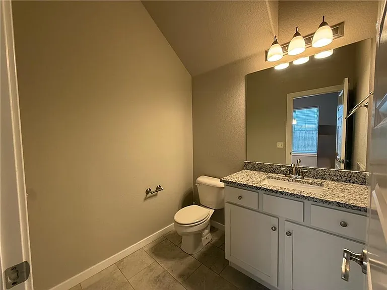 2359 W Houston St — Photo 7